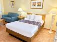 Capri Apartments image 12
